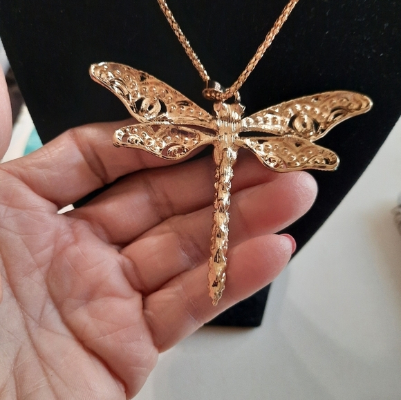 NWT Betsey Johnson Gold and Green Dragonfly Pendant Necklace - Picture 3 of 9